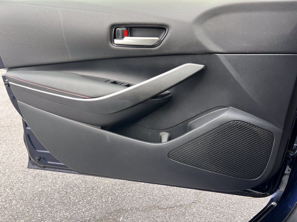 Used 2023 Toyota Corolla SE w/ SE Package FWD image 17