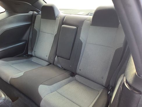 Used 2015 Dodge Challenger SXT w/ Driver Convenience Group RWD image 18