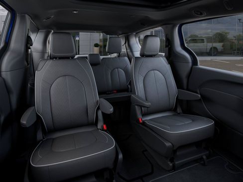 New 2027 Chrysler Pacifica Limited FWD image 15