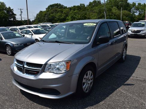 Used 2019 Dodge Grand Caravan SE w/ UConnect Hands-Free Group image 4