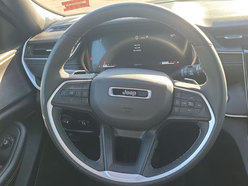 Used 2024 Jeep Grand Cherokee L Altitude AWD/4WD image 22