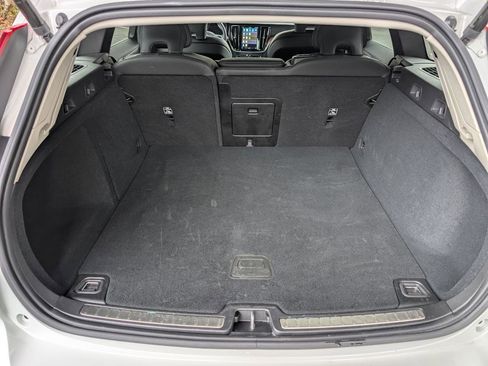 Used 2025 Volvo V60 B5 Cross Country Plus image 14