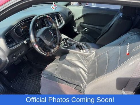 Used 2017 Dodge Challenger SXT RWD image 3