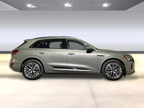 Used 2024 Audi Q8 e-tron Premium Plus w/ Premium Plus Package image 8
