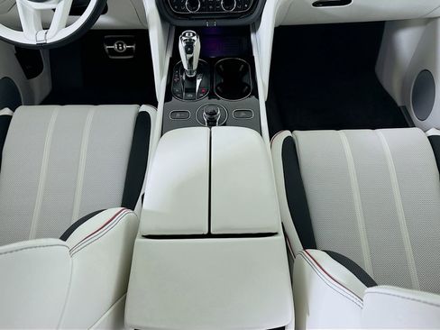 Used 2025 Bentley Bentayga Azure image 24
