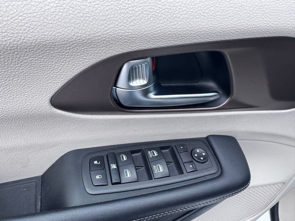 Used 2023 Chrysler Voyager LX FWD image 14