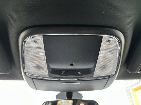 Used 2020 Jeep Grand Cherokee Laredo image 36