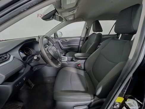 Used 2022 Toyota RAV4 LE AWD/4WD image 9
