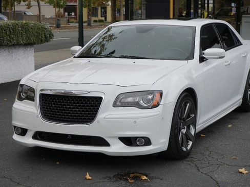 Used 2014 Chrysler 300 SRT8 w/ Leather Interior Group image 3