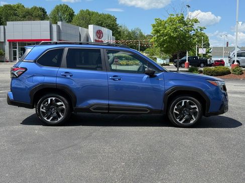 Used 2025 Subaru Forester Limited AWD/4WD image 7