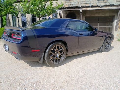 Used 2017 Dodge Challenger R/T Scat Pack w/ Leather Interior Group RWD image 14