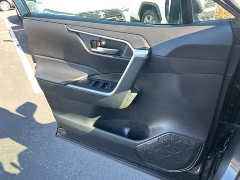 Used 2024 Toyota RAV4 XLE image 31