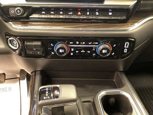 Used 2024 Chevrolet Silverado 1500 LT Trail Boss w/ Convenience Package II AWD/4WD image 32