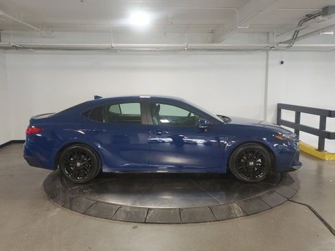 Used 2025 Toyota Camry SE image 9