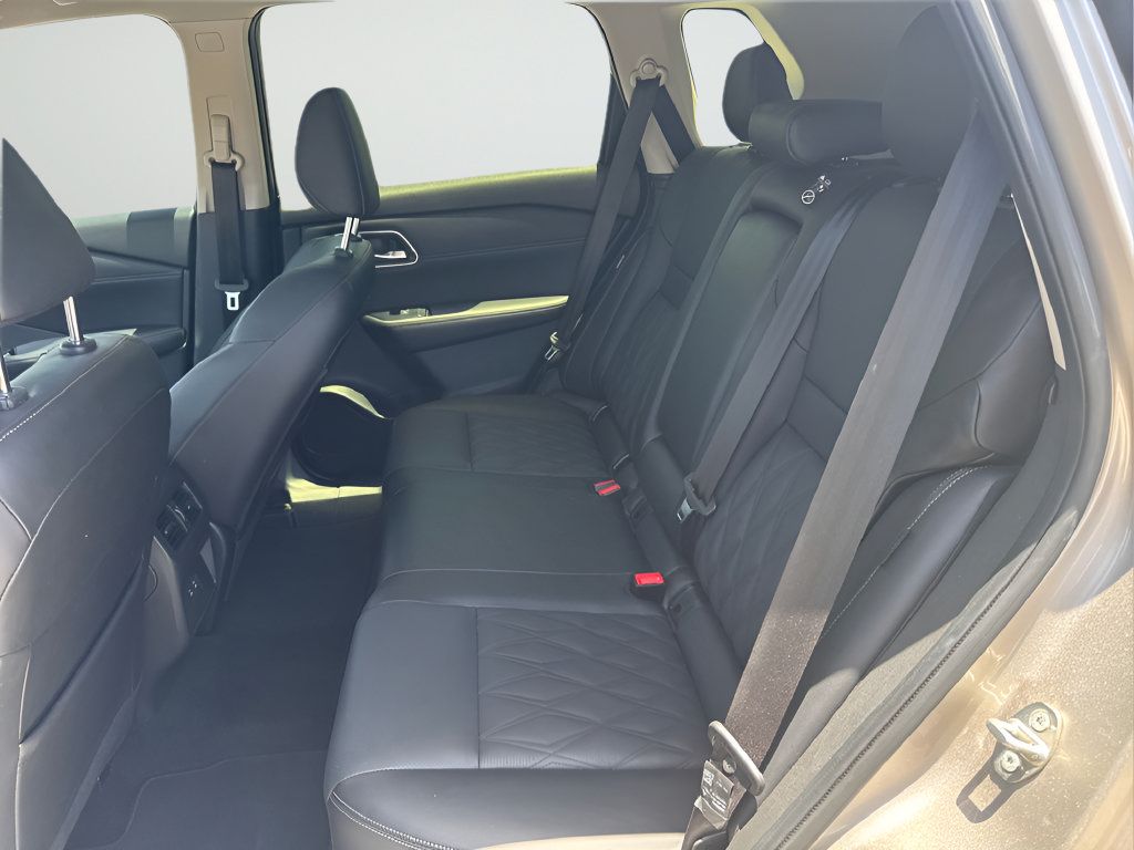 Used 2024 Nissan Rogue Platinum FWD image 33