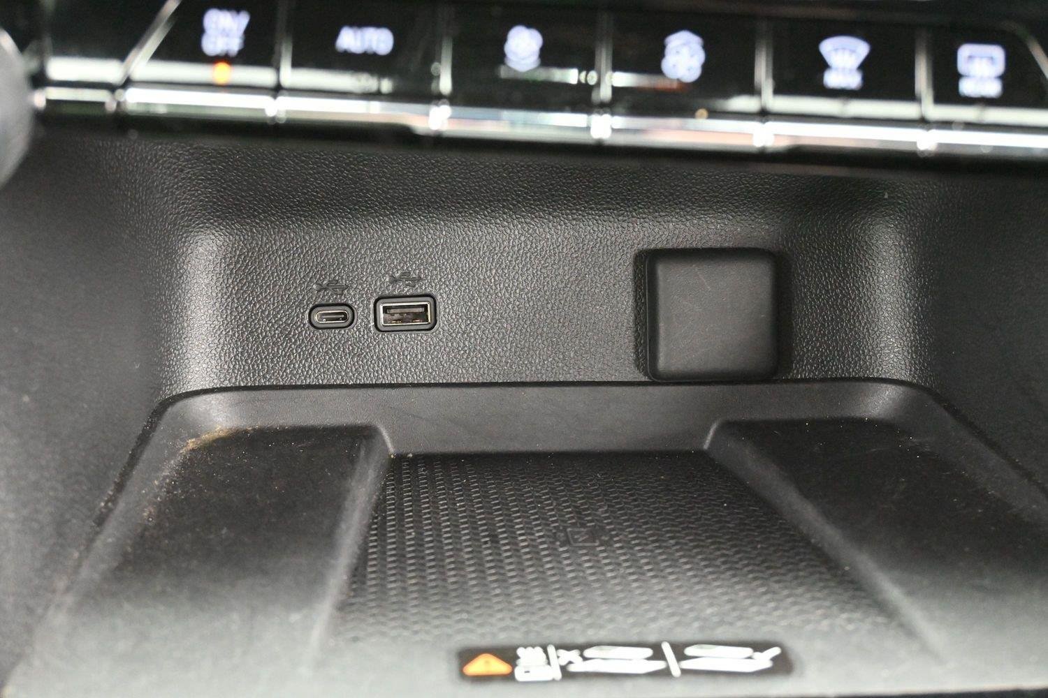Used 2025 Chevrolet Traverse High Country FWD image 26