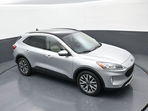 Used 2020 Ford Escape Titanium image 29