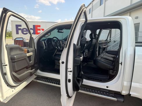 Used 2019 Ford F150 Lariat w/ Equipment Group 502A Luxury AWD/4WD image 18