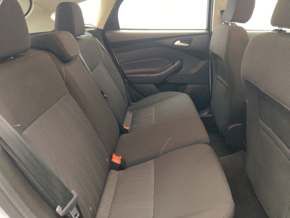 Used 2017 Ford Focus SE FWD image 19