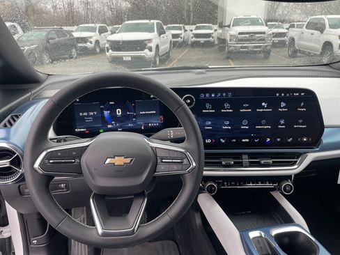 New 2026 Chevrolet Equinox EV LT FWD image 17