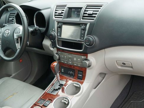 Used 2013 Toyota Highlander Limited FWD image 26