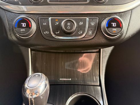 Used 2016 Chevrolet Impala LT w/ Convenience Package FWD image 24