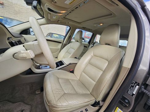 Used 2010 Volvo XC70 T6 image 9