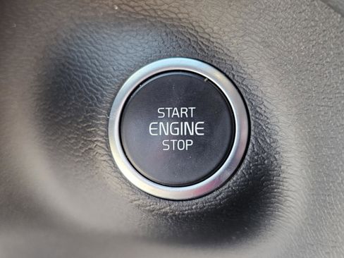 Used 2023 Volvo XC40 B5 Core image 22