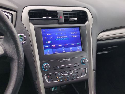 Used 2020 Ford Fusion SE image 28