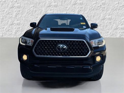 Used 2018 Toyota Tacoma TRD Sport image 8
