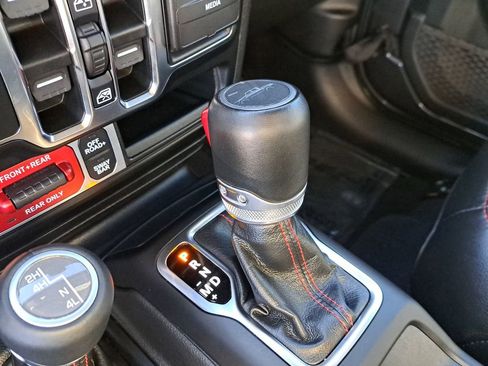 Used 2022 Jeep Gladiator Rubicon image 25