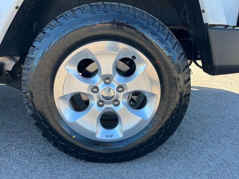 Used 2015 Jeep Wrangler Unlimited Sahara w/ Connectivity Group image 11