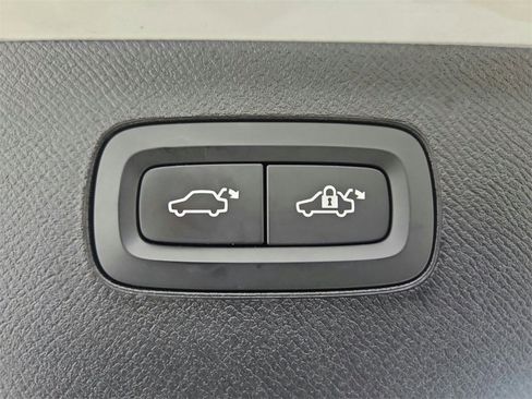 Used 2021 Volvo XC90 T6 Inscription w/ Lounge Package image 32