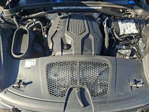 Used 2024 Porsche Macan AWD/4WD image 28