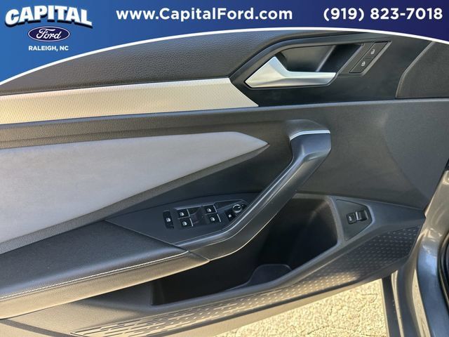 Used 2025 Volkswagen Jetta SE FWD image 20