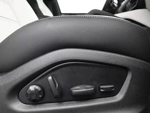 Used 2025 Porsche Cayenne image 14