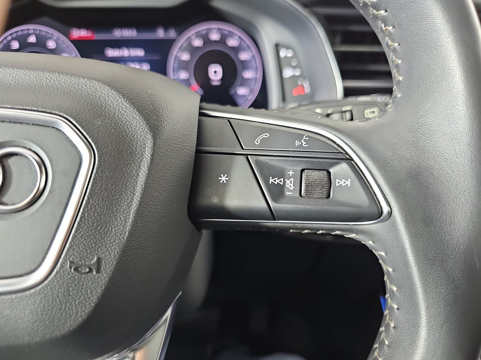 Used 2019 Audi Q8 Premium Plus AWD/4WD image 18
