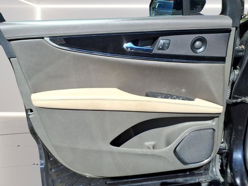 Used 2022 Lincoln Nautilus Reserve w/ Luxury Package image 8