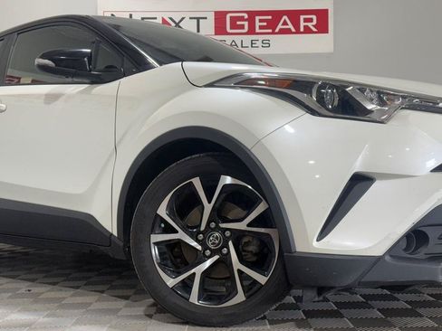 Used 2019 Toyota C-HR XLE FWD image 3