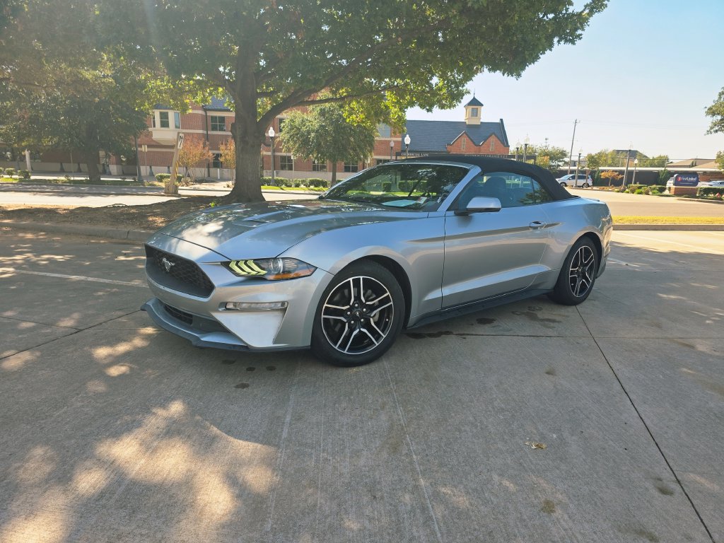 Used 2020 Ford Mustang Premium RWD image 2