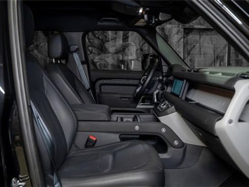 Used 2022 Land Rover Defender 110 S image 11