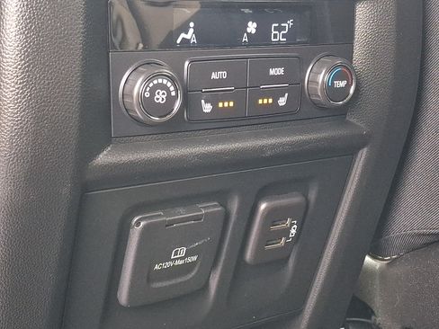 Certified 2023 Chevrolet Traverse Premier FWD image 12