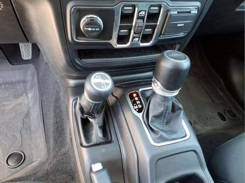 Used 2023 Jeep Gladiator Sport AWD/4WD image 21