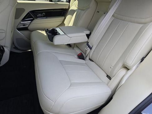 New 2025 Land Rover Range Rover SE image 26