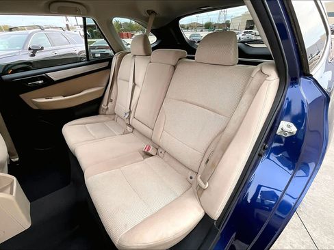 Used 2017 Subaru Outback 2.5i Premium image 20