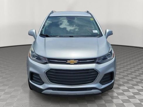 Used 2019 Chevrolet Trax LT w/ Driver Confidence Package FWD image 2