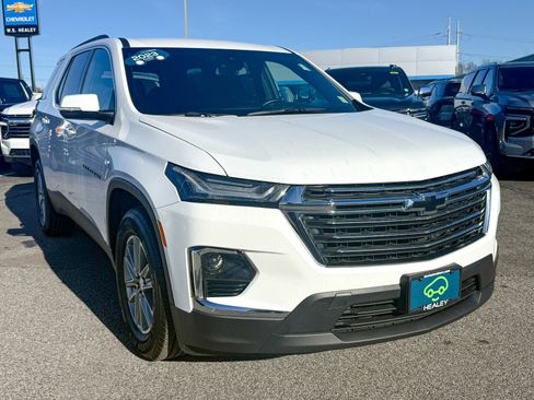 Used 2023 Chevrolet Traverse LT image 1