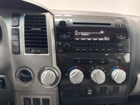 Used 2010 Toyota Tundra 4x4 CrewMax image 15