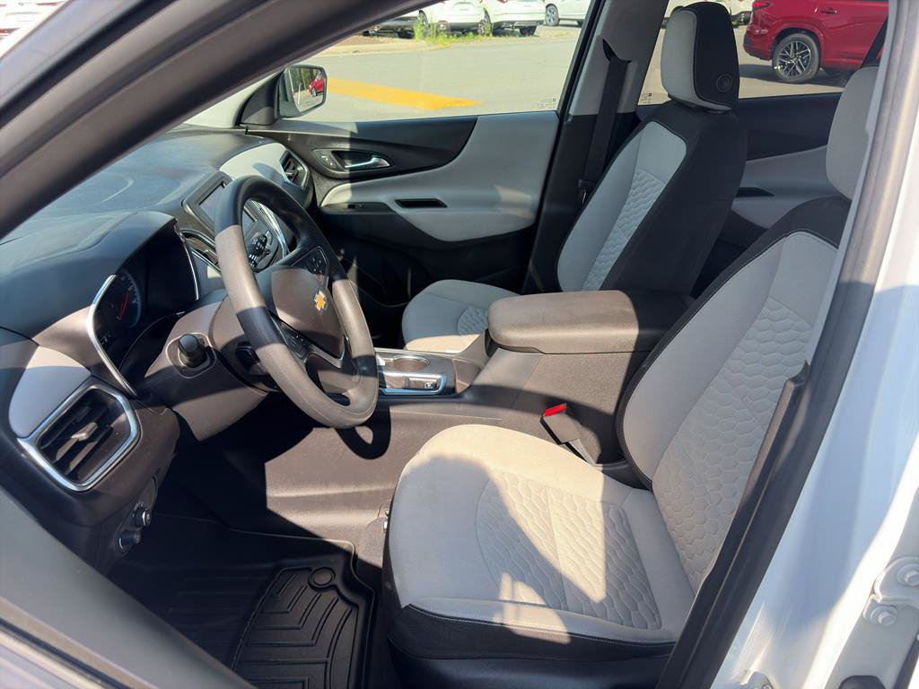 Used 2020 Chevrolet Equinox LS w/ LS Convenience Package AWD/4WD image 24