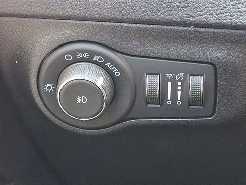 Certified 2021 Jeep Compass Latitude w/ Sun and Sound Group AWD/4WD image 30